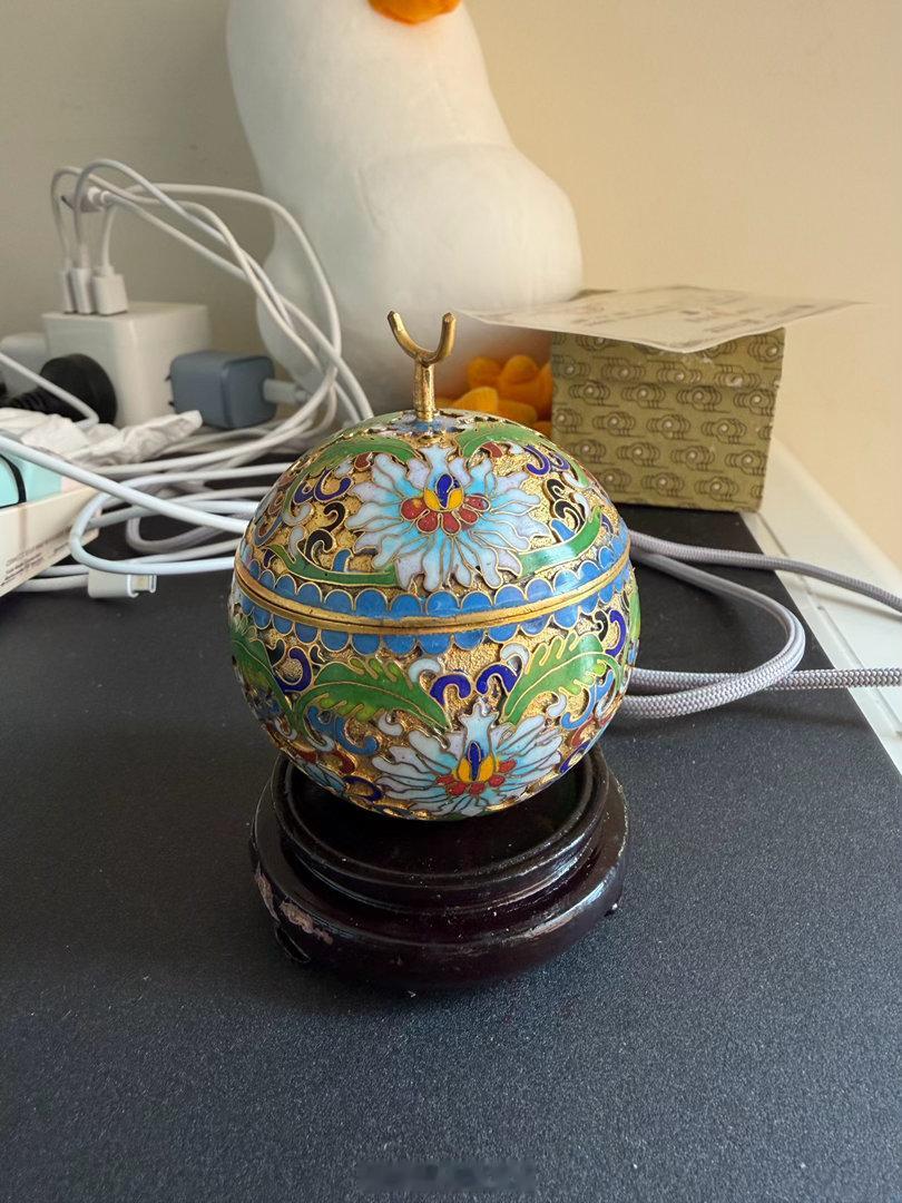 小地瓜精选  昨天在小地瓜的北京珐琅厂网店买东西了，千挑万选买了个梨盒，可以拿来