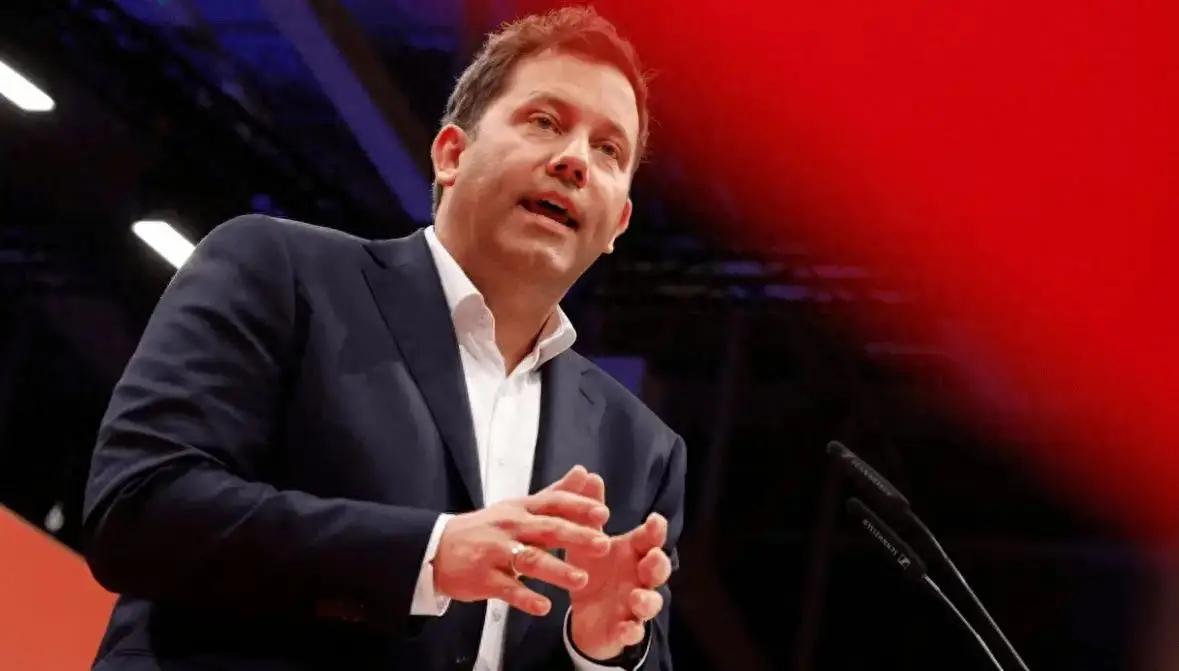 德国默茨，危机重重。
克林拜尔访华了，大家都盯着德国要变天。默茨现在麻烦大了支持