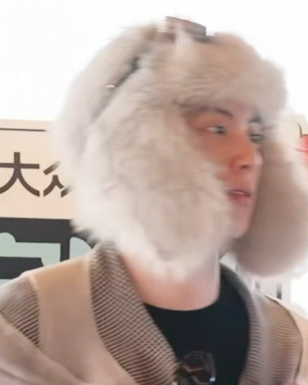 好想这样捧着小皇棣的脸细细端详 