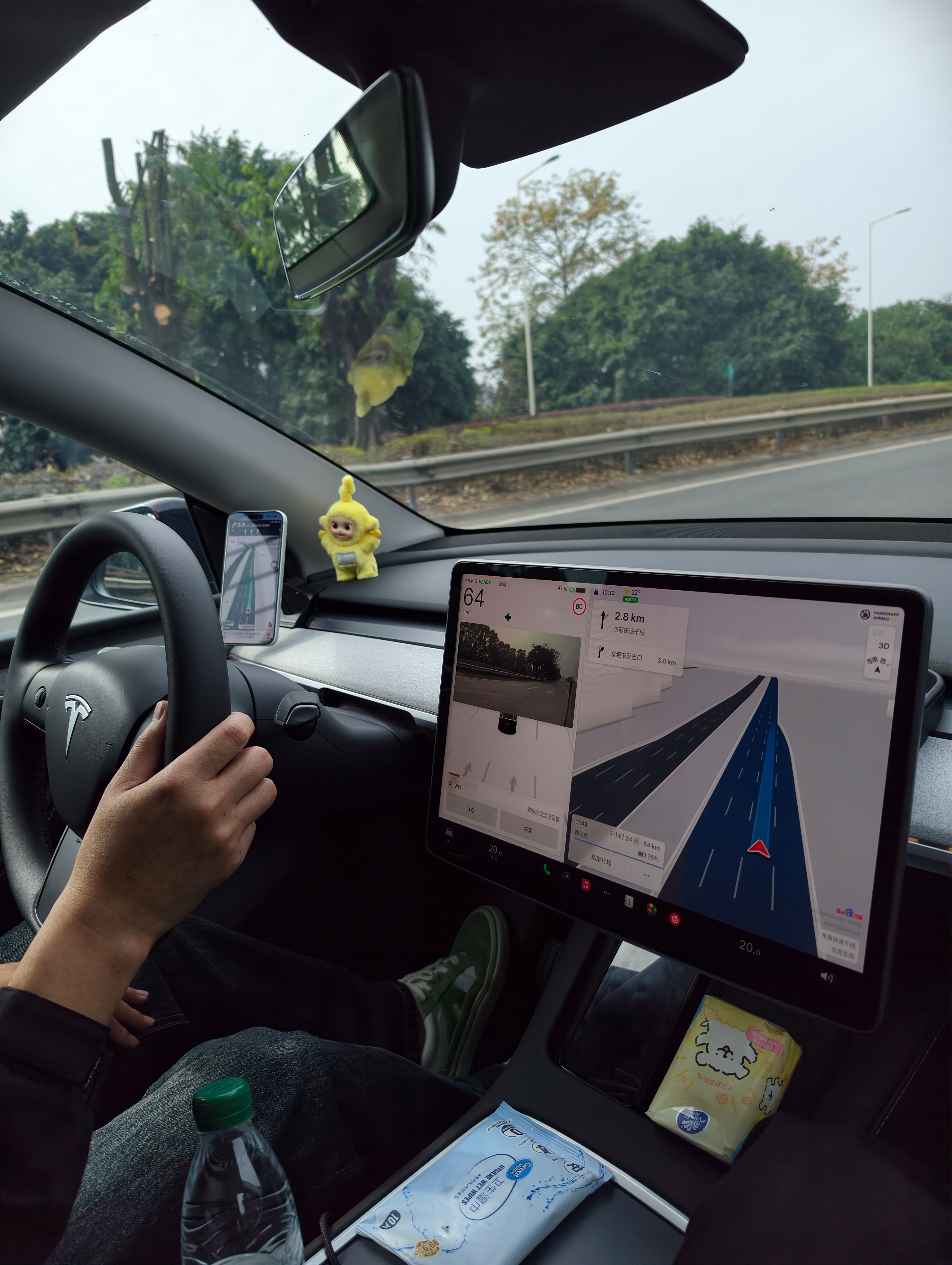 买什么特斯拉现在好啦，出门导航还要两边一起来高德地图分享路线过去也是没用，直接乱