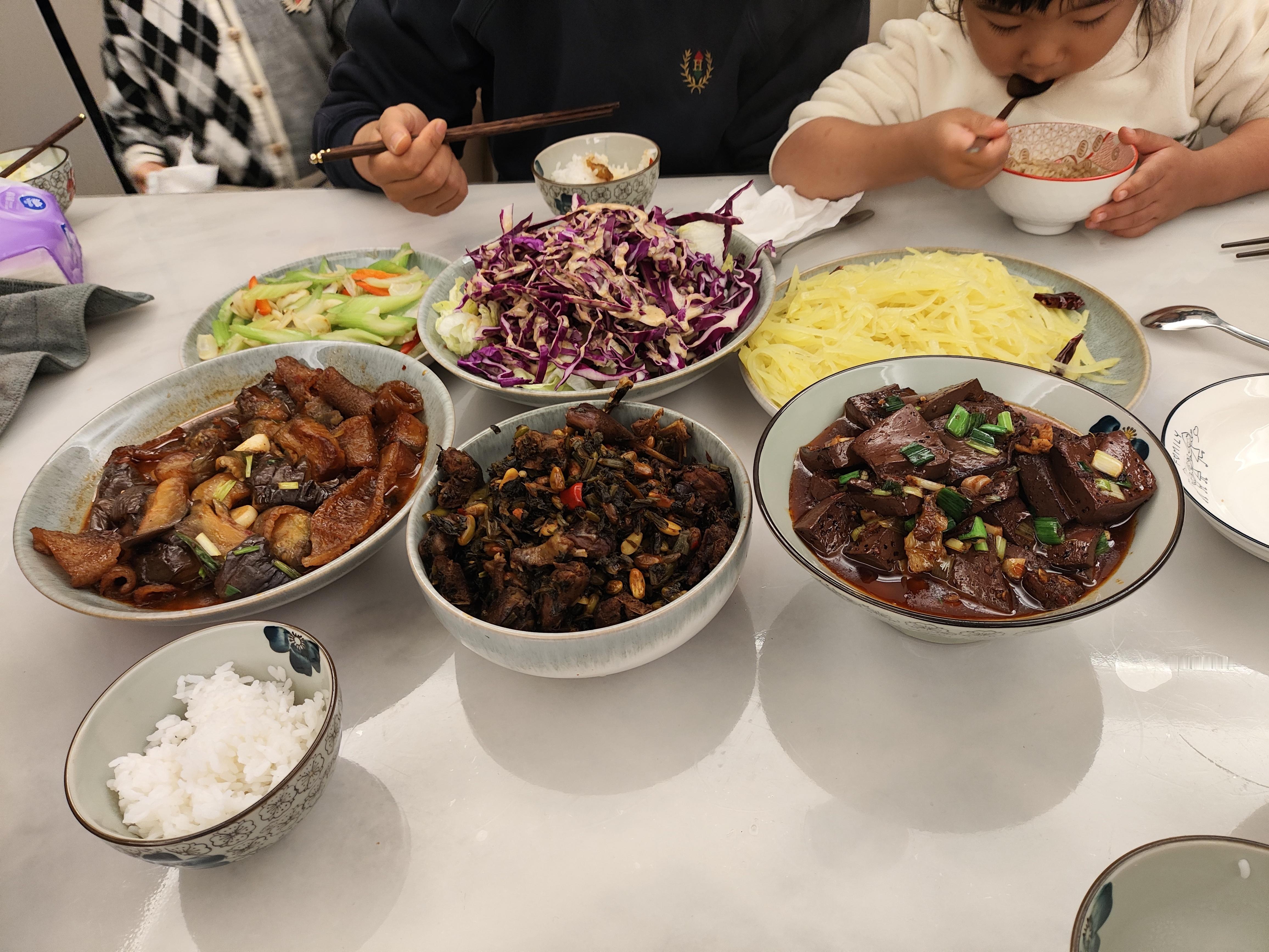 川宝的三把火市场快消化完了，大的节奏还是回到了美联储这杆旗的风向上了，以及双方真