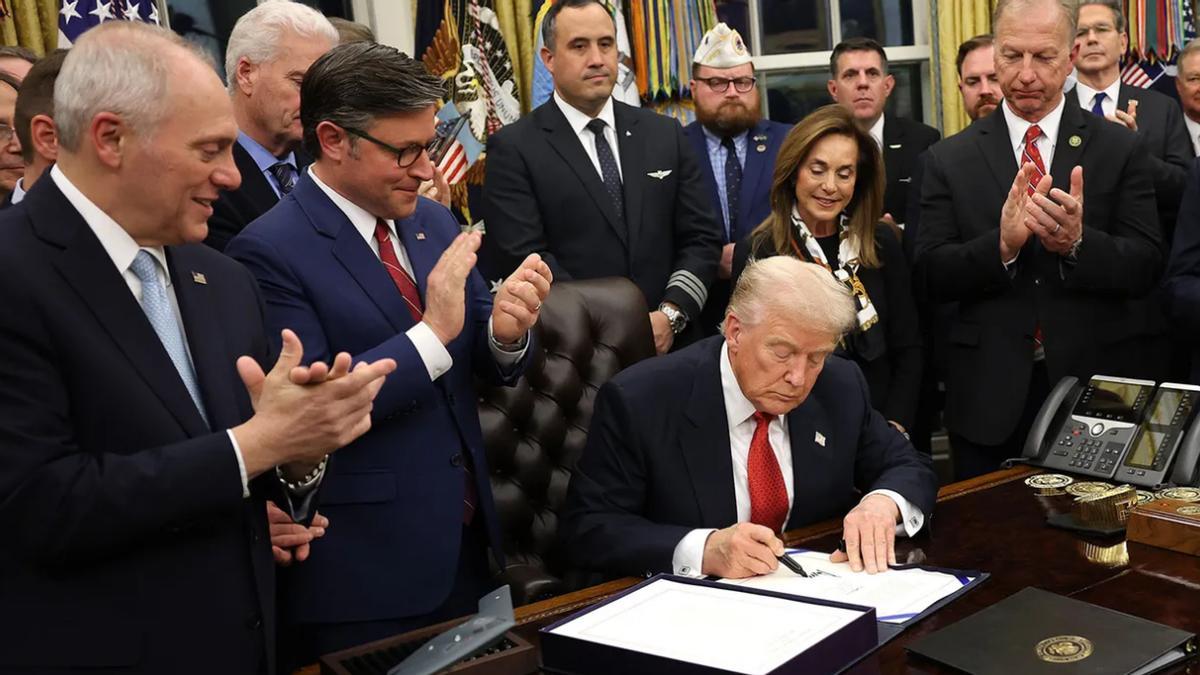 中国这次的口气很严厉，强硬要求特朗普必须收回成命——美国一意孤行后果自负。
 