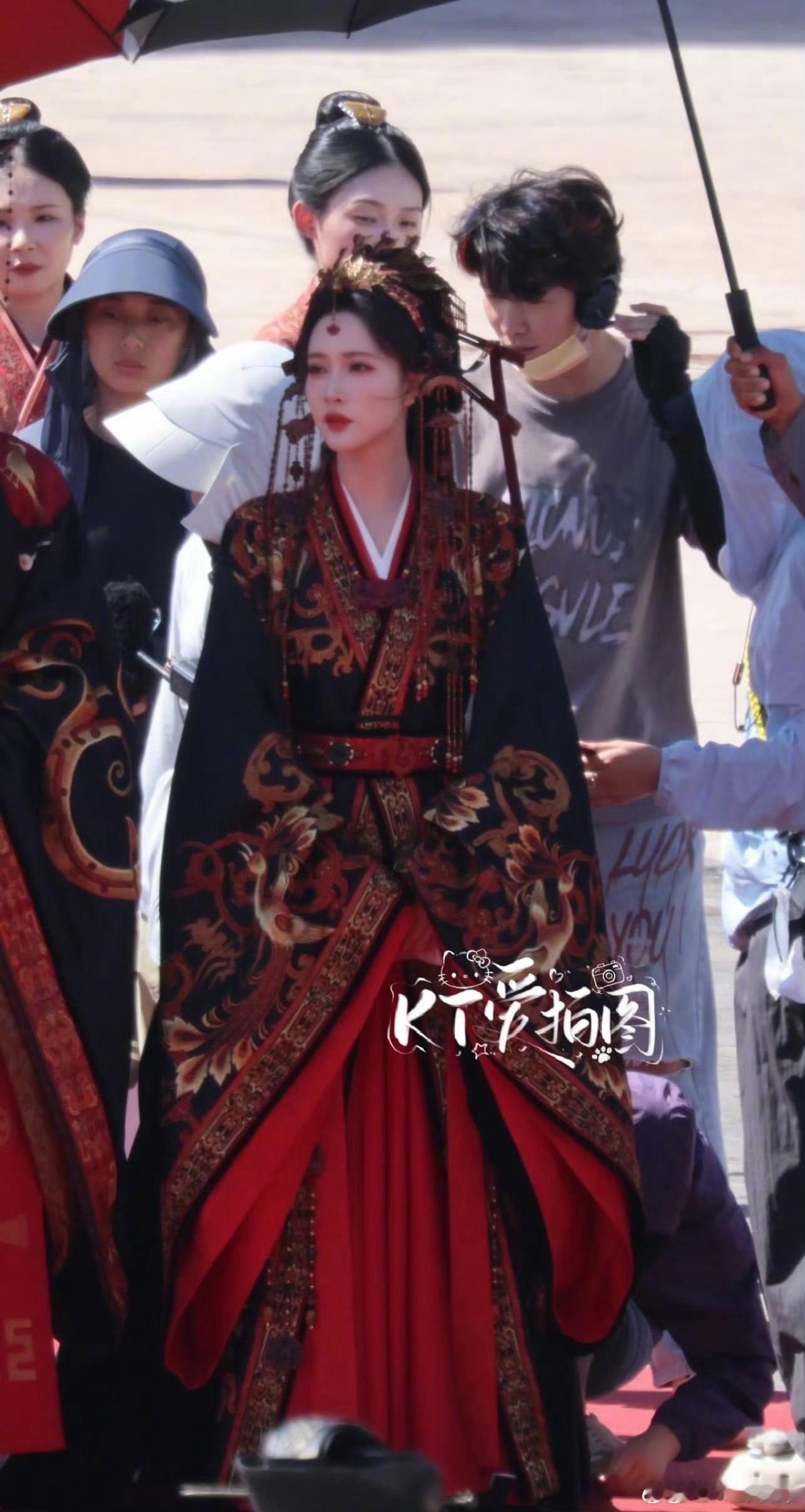 王鹤棣、孟子义《将门独后》携手登基路透 