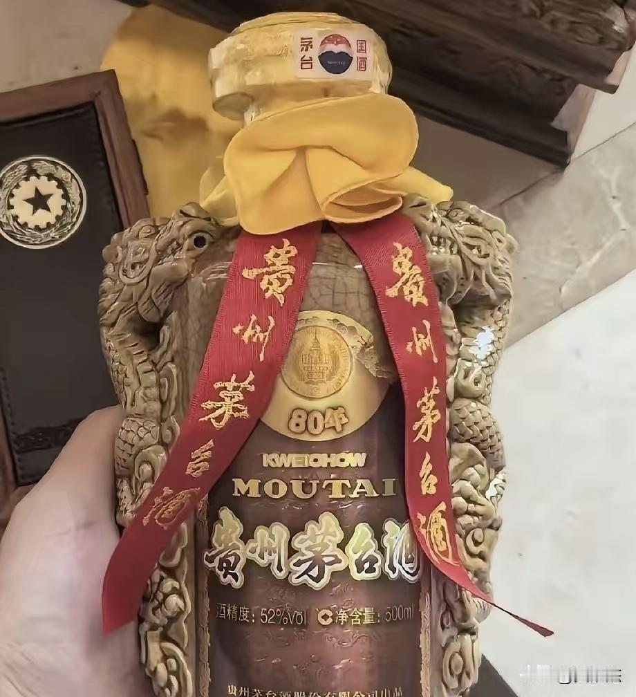 这瓶酒值10万，有点不相信啊！[恐惧]