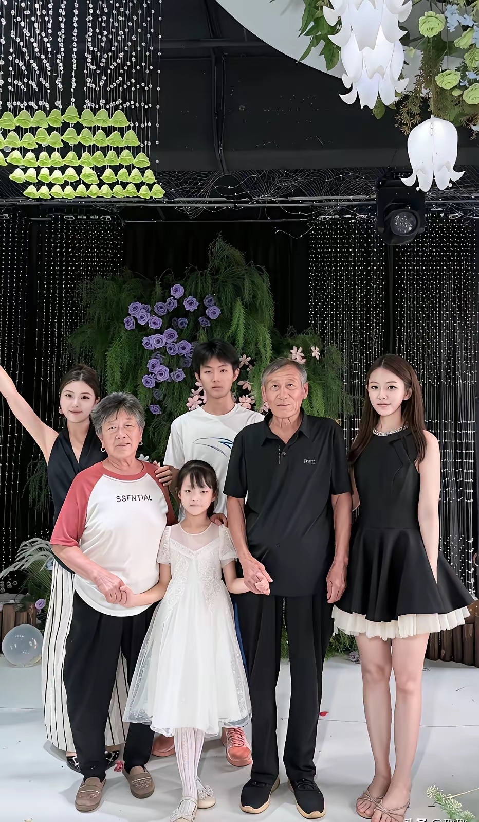 基因太好了，奶奶负责美、爷爷负责高 ​​​