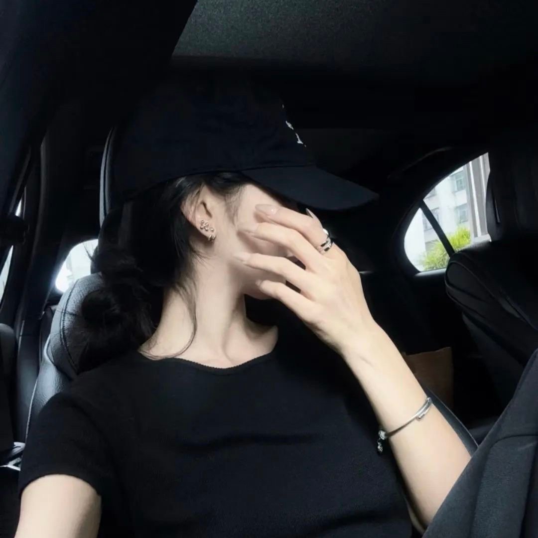 𝗧𝗶𝗺𝗲🤍那些想要你陪伴的瞬间 又发觉好像是在为难你 ​​​