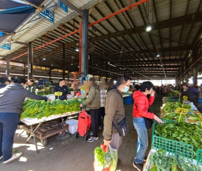 各位兄弟，早安！今天是除夕，得赶紧来跟大家道声好。我也免不了俗，家里俩娃还睡得正