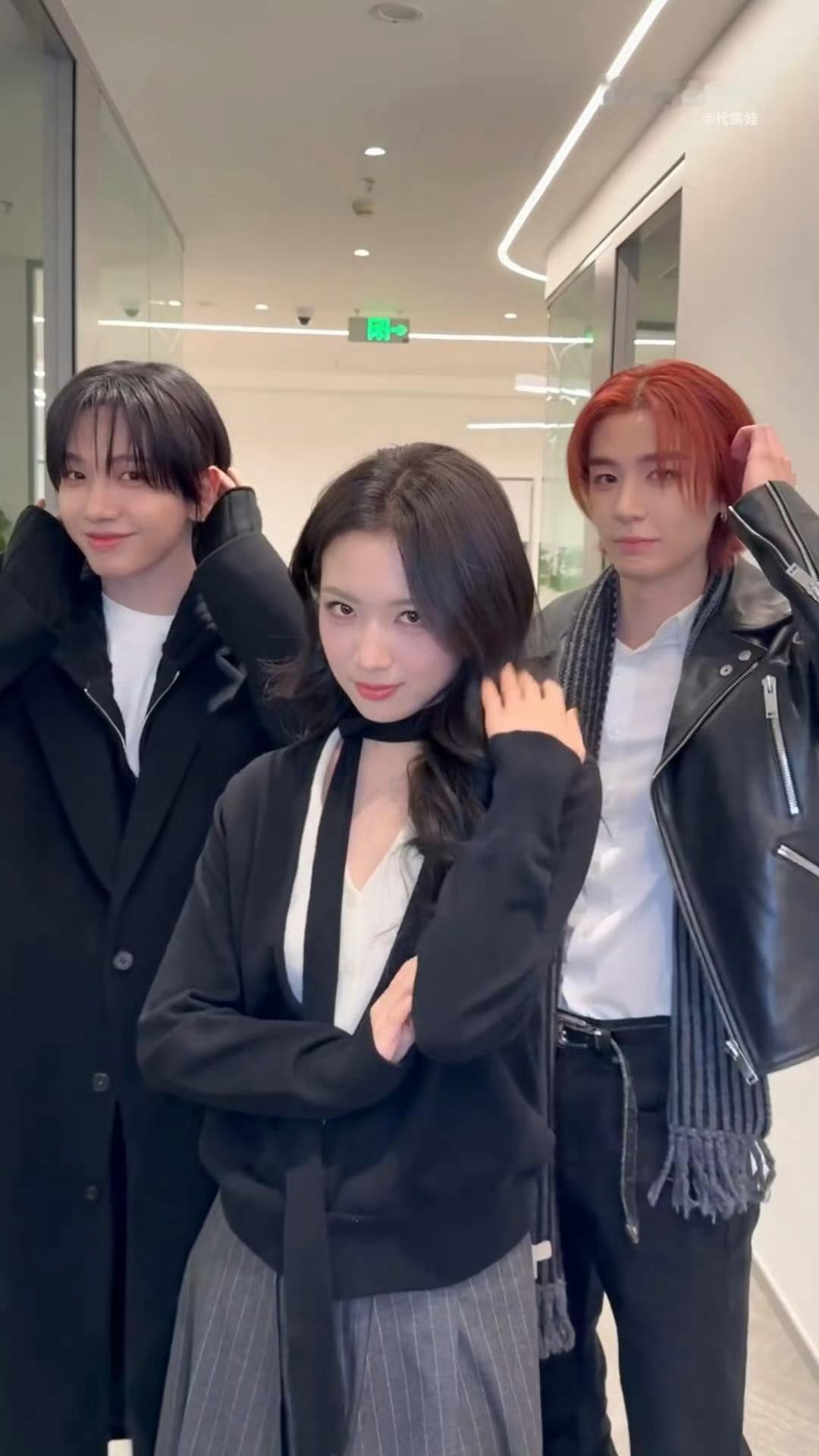 代露娃明宰铉金桐儇cha了？ 