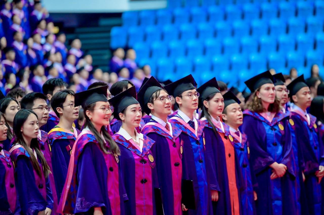 清华大学应届生被大厂600万年薪抢人，这个薪资即便和国外科技大厂相比也是有相当竞