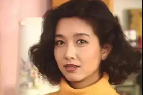 有着中国山口百惠之称的江珊，年轻时人长够美，玩的够花，情史够多姿多彩！与男星王志