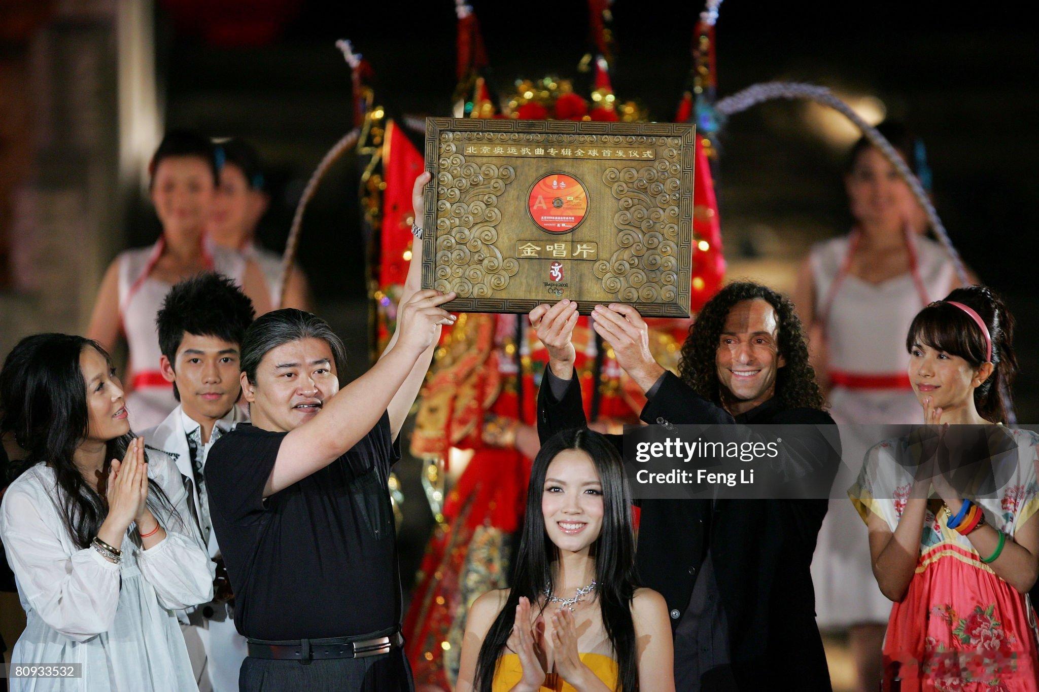 永远记得2008年北京奥运会开幕式，鸟巢中央的巨大地球上，刘欢和莎拉·布莱曼一起