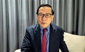 澳媒精心挖好的采访陷阱，被中国学者一句话当场拆穿。

高志凯推了推镜框，对着步步