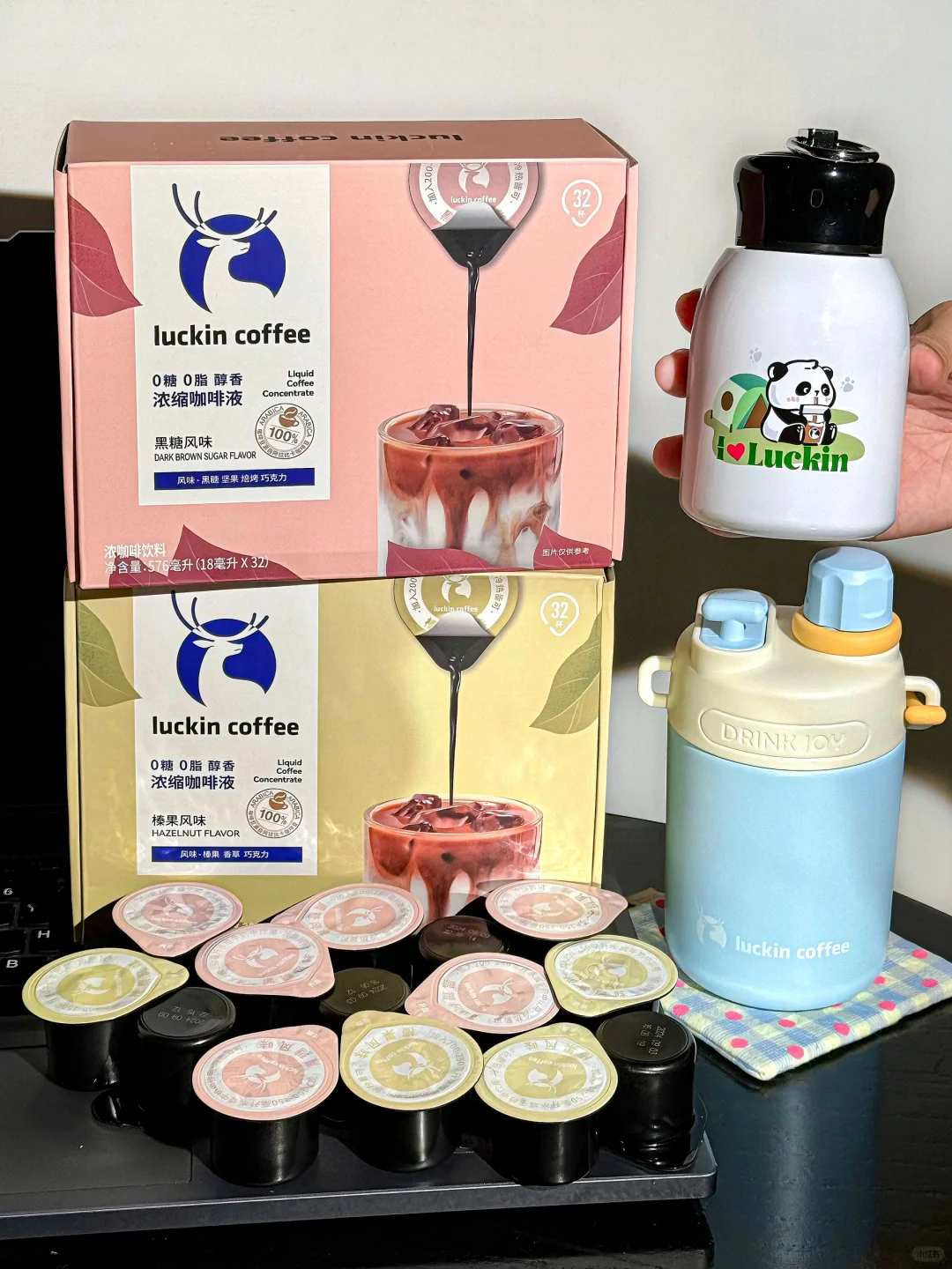 卧卧卧。。随时随地都能瑞？送的杯子吼吼看！！