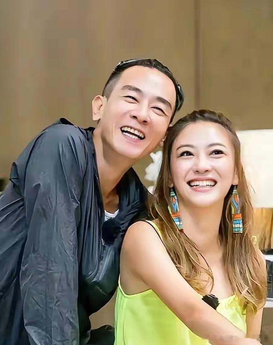 陈小春应采儿捐款100万陈小春应采儿为香港捐款100万元从支教到救灾，夫妻俩公益