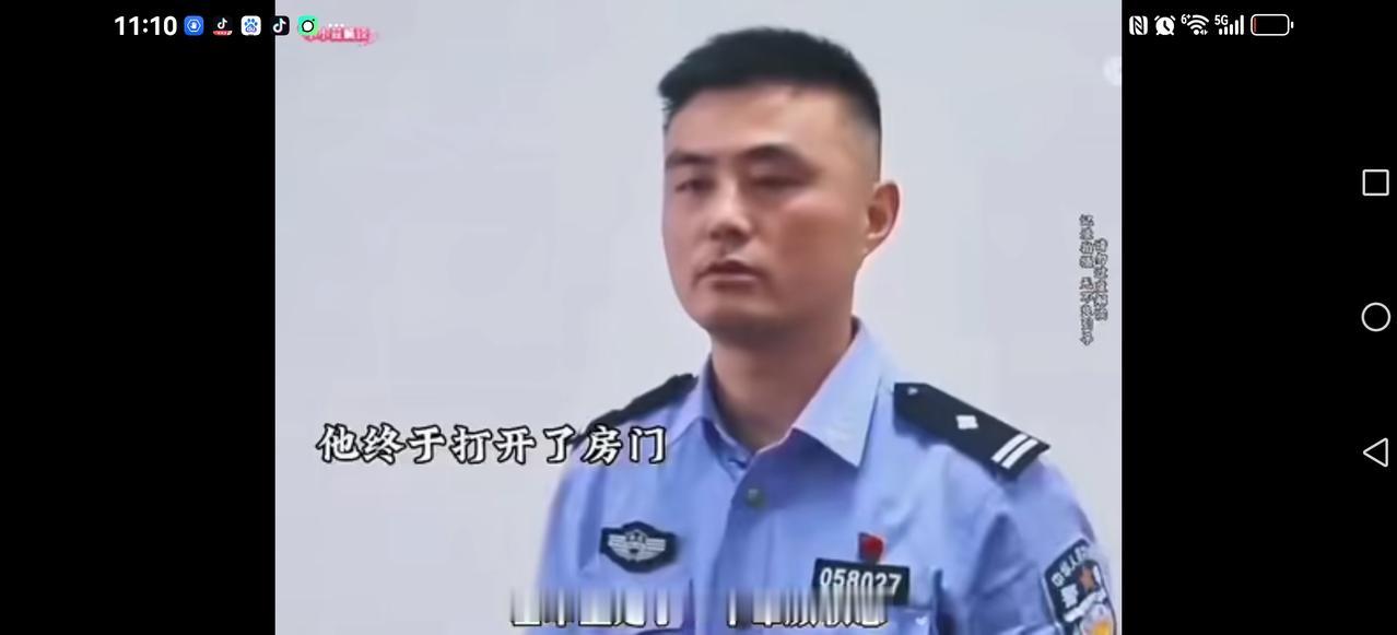【今年最感动人的事】
一位小伙子骑着电动车，回家路上，突然电动车失控，摔倒后下巴