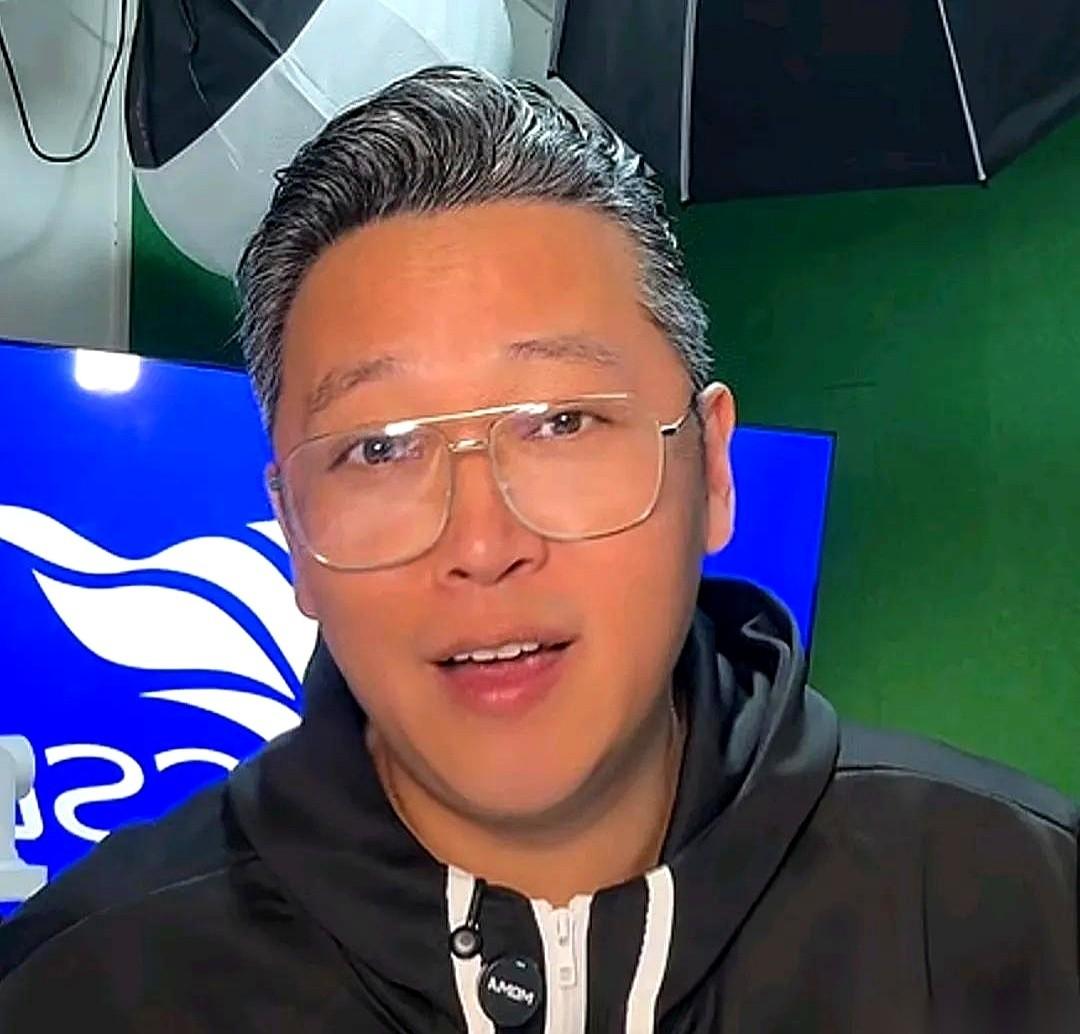 解说员周亮聊起一件怪事，主角是辽宁铁人队的主教练，李金羽。
刚带队连输两场，球队