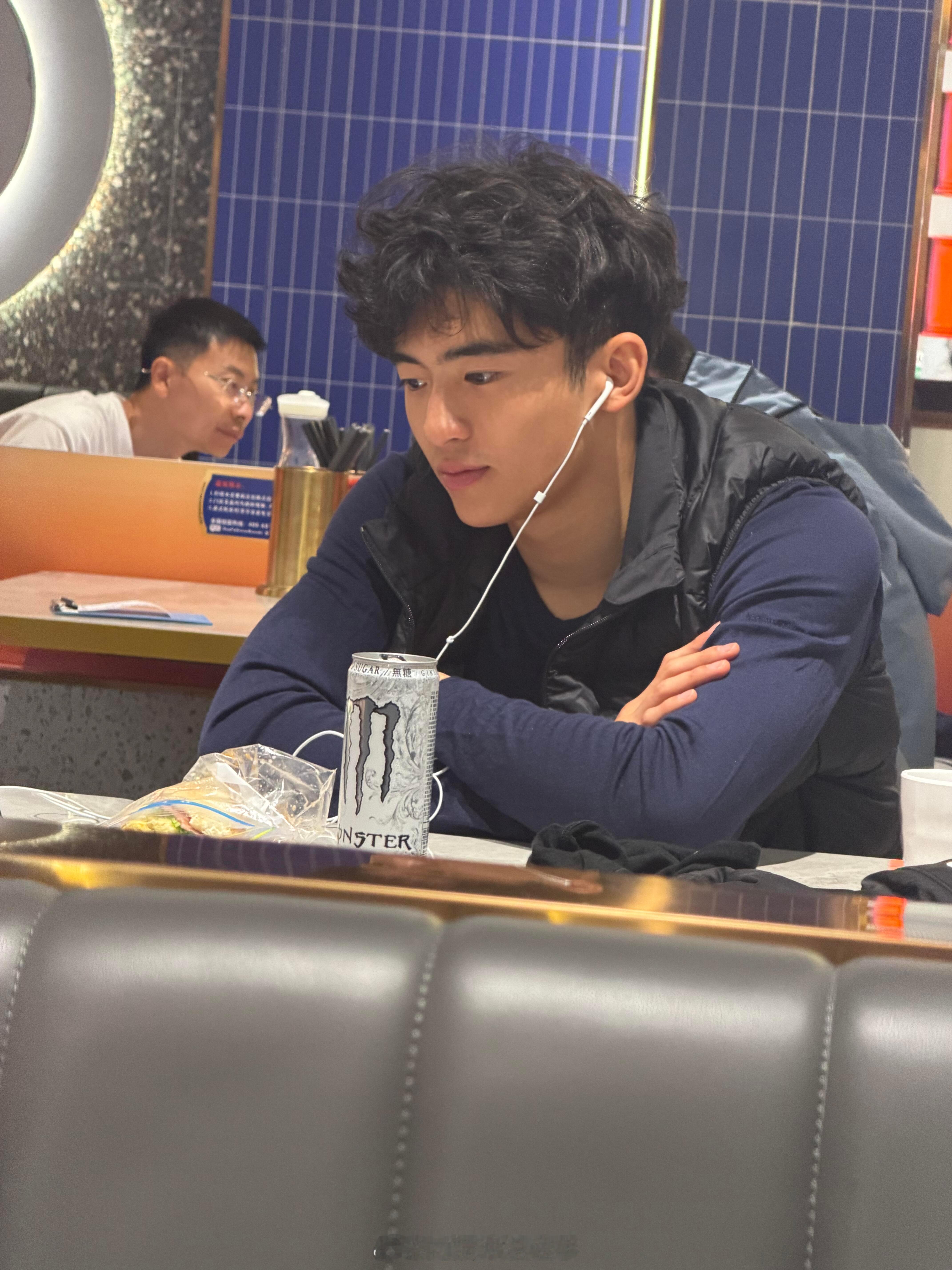 网友偶遇谢霆锋大儿子Lucas谢霆锋张柏芝大儿子好帅 网友偶遇谢霆锋大儿子Luc