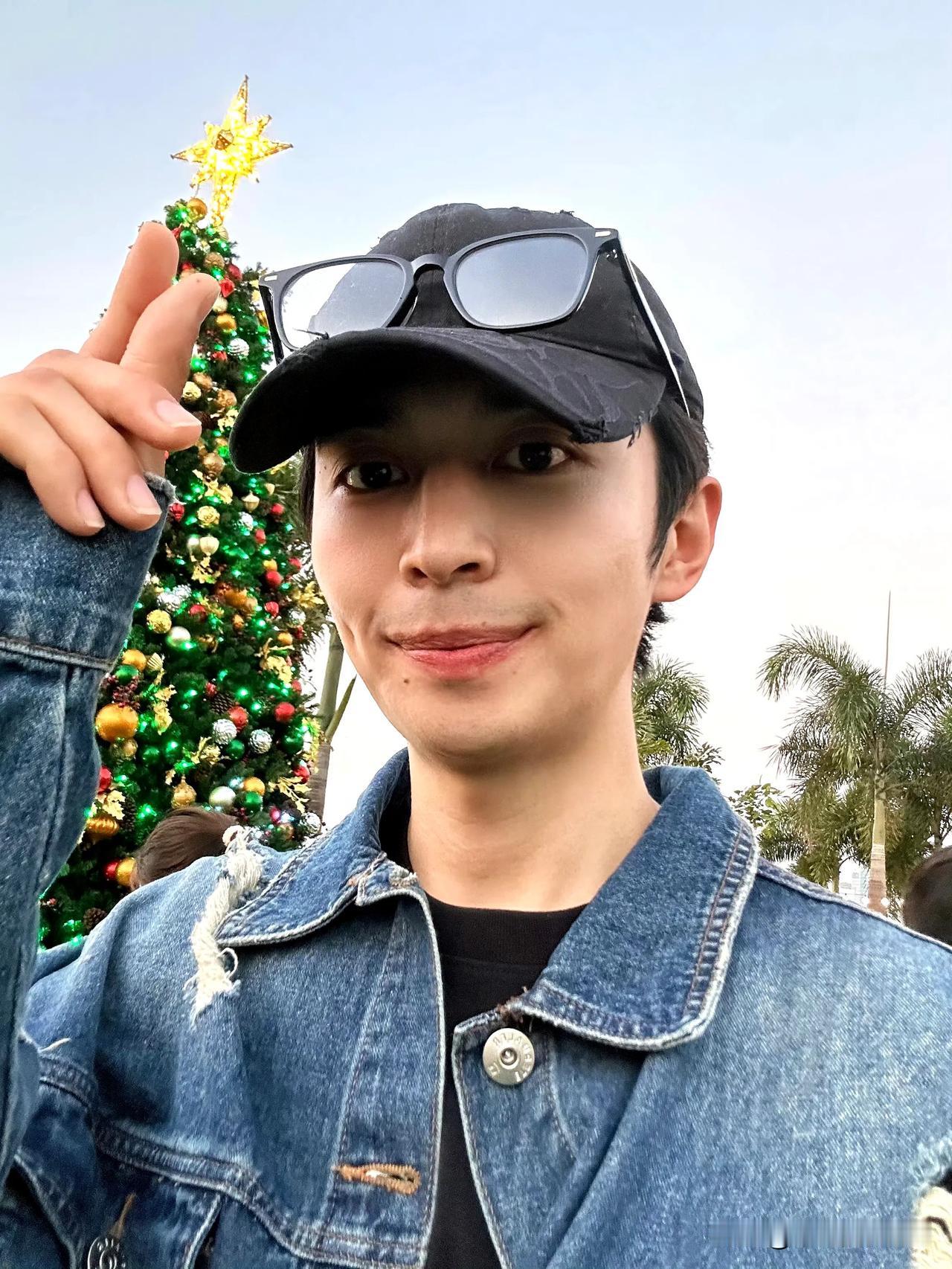 12月6日，种地吧总导演杨导破天荒地发了一条动态说道：“难得的小假期，七个出来玩