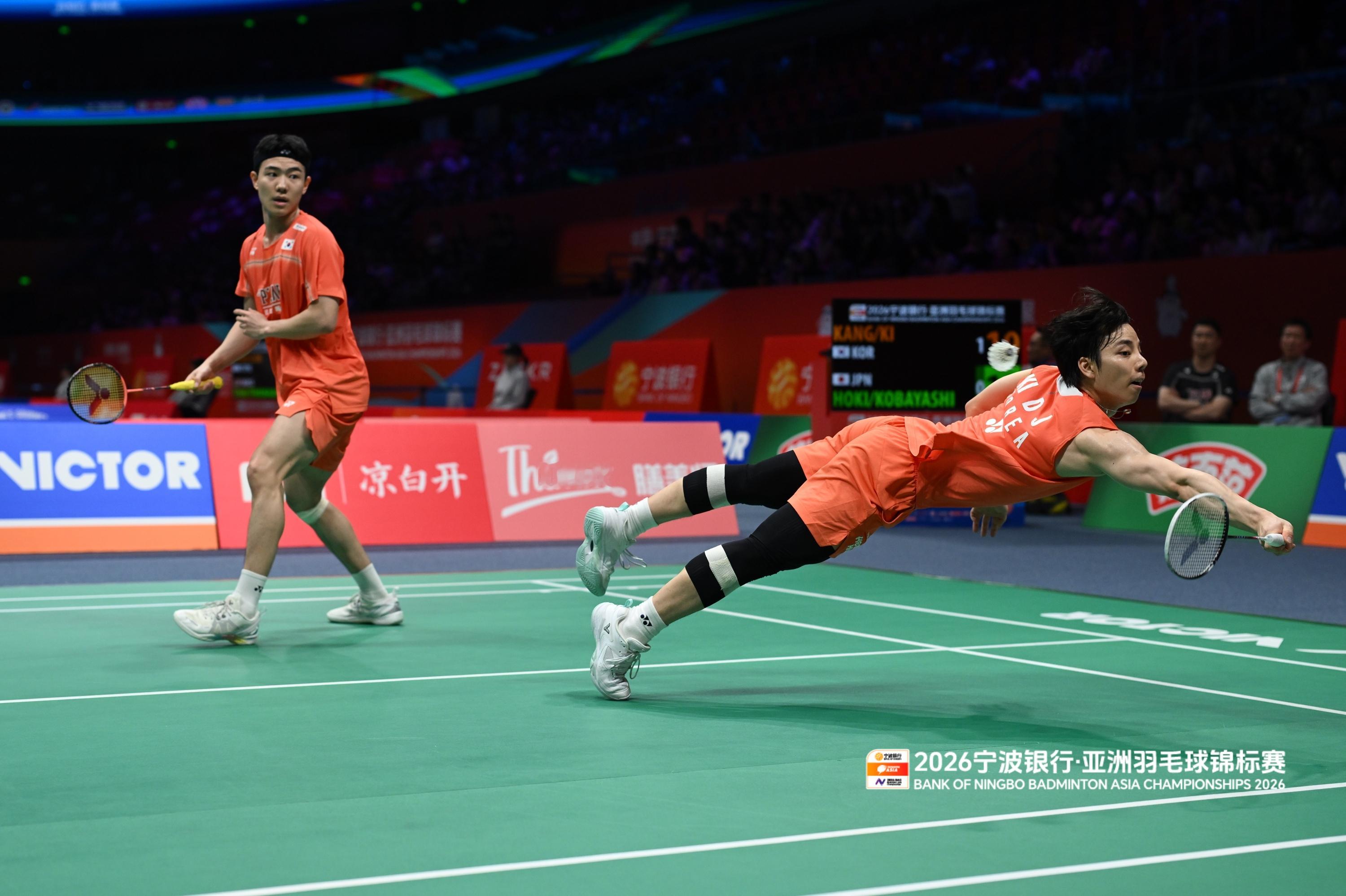 姜珉赫/奇东柱🇰🇷 21-18、19-21、21-11 🇯🇵保木卓朗/小