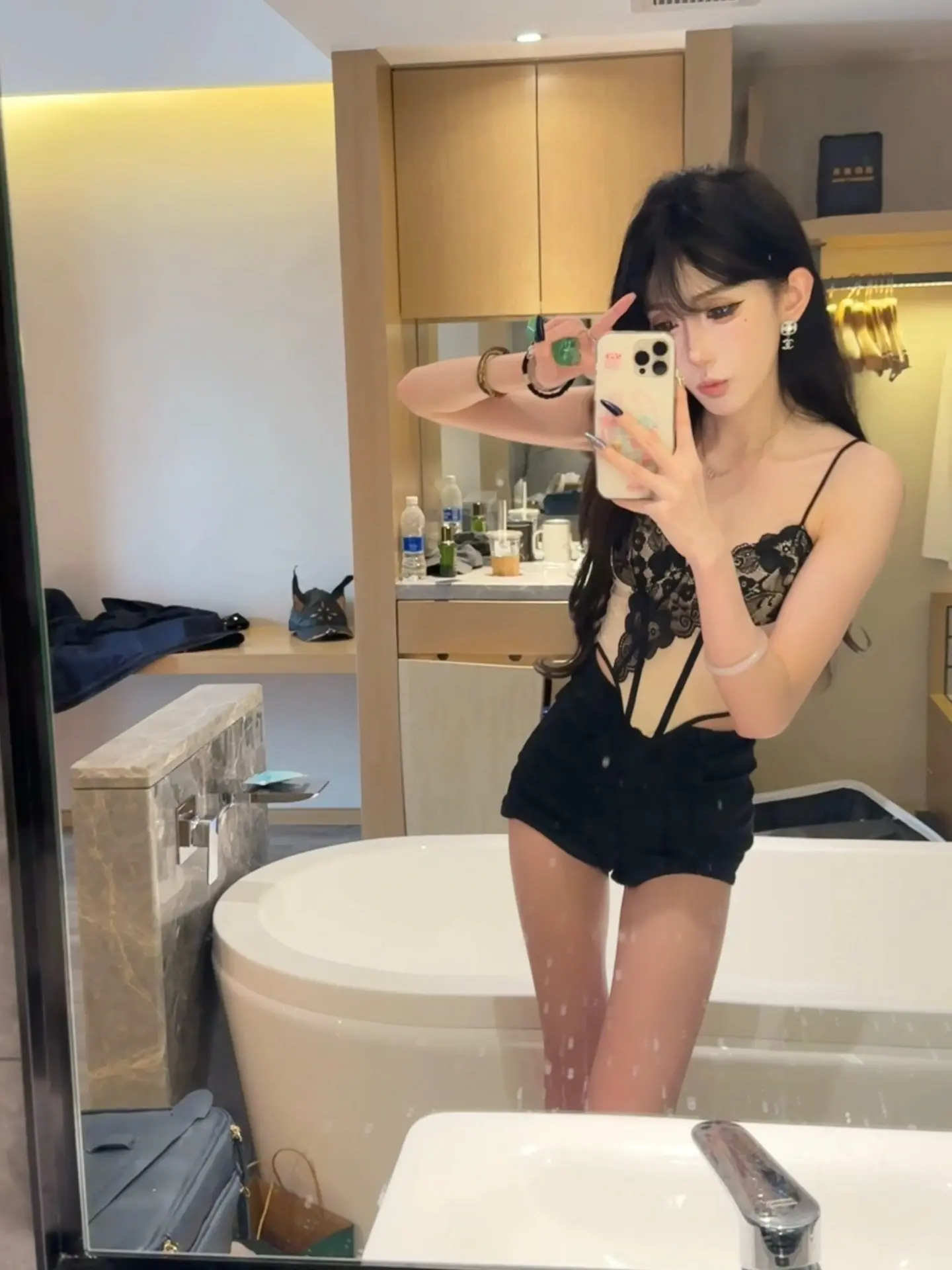 我允许你离开我了吗你的掌纹里没有我的命运那就割出来 知道吗
