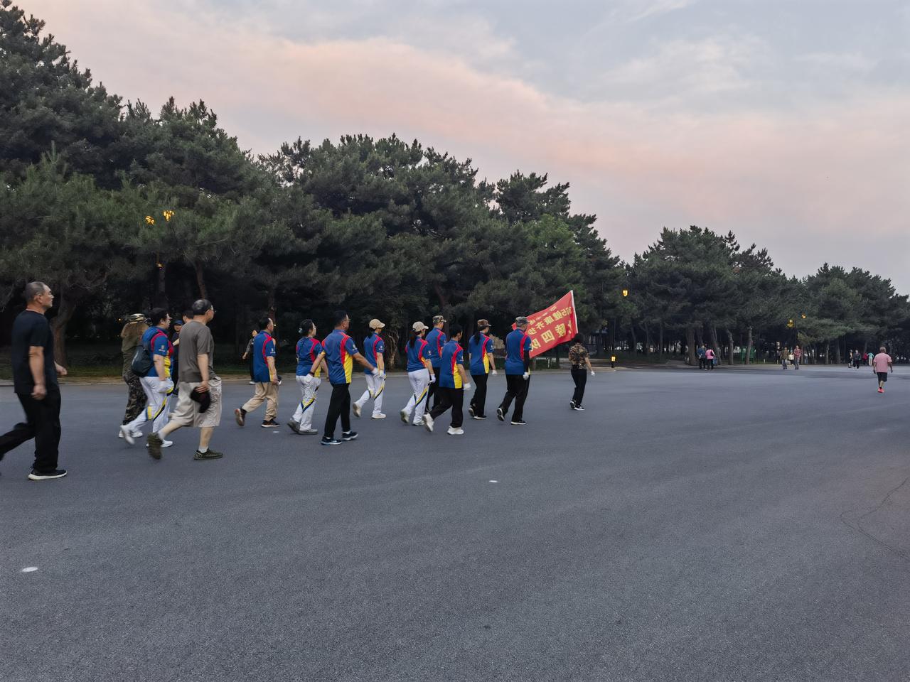 北陵公园印象——暴走团及豆包对参与者心理动因的分析（概要）
 
暴走团指大规模集