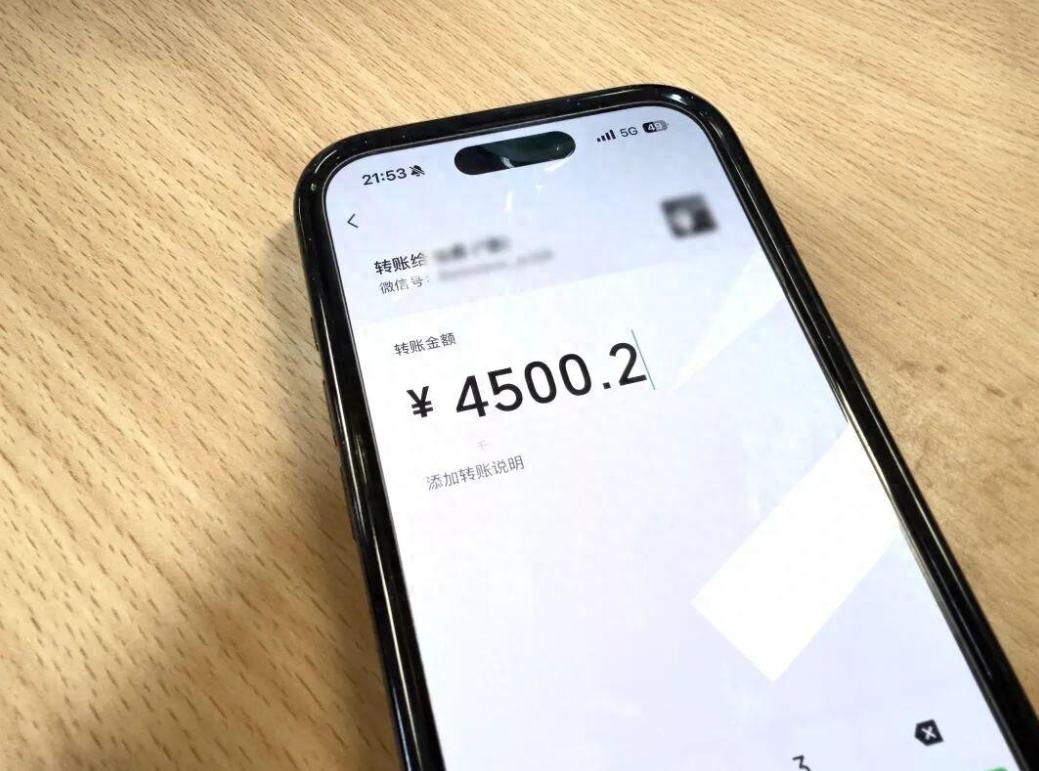 差点娶个贼进家！湖北宜昌，男子带着35岁的女友到家里串门过节，没成想，女友偶然看