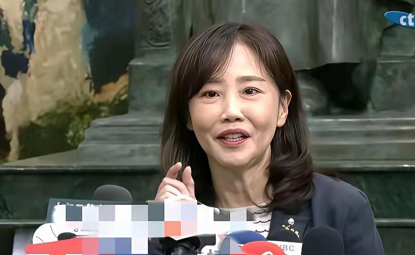 国民党里面的这些人，嘴没有一个把门的，每个人都对外发布消息，每个人也不考虑后果，