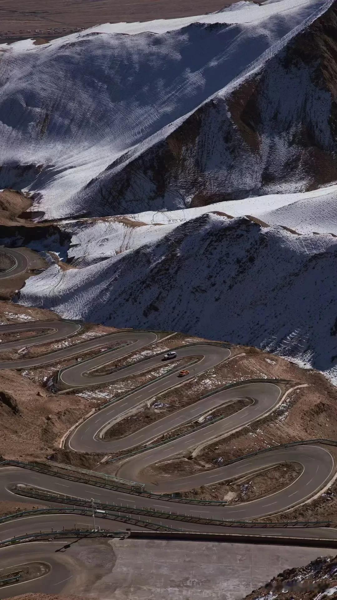 （原创首发）陋室听秋/文
 
帕米尔高原，仿若大地挺起的脊梁，巍峨耸立，直插远天