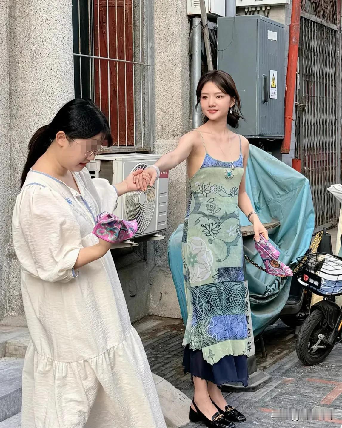 网友现实里偶遇任敏！
搞不懂，生图看起来好甜美的小姑娘，为啥一进电视剧就不灵光了
