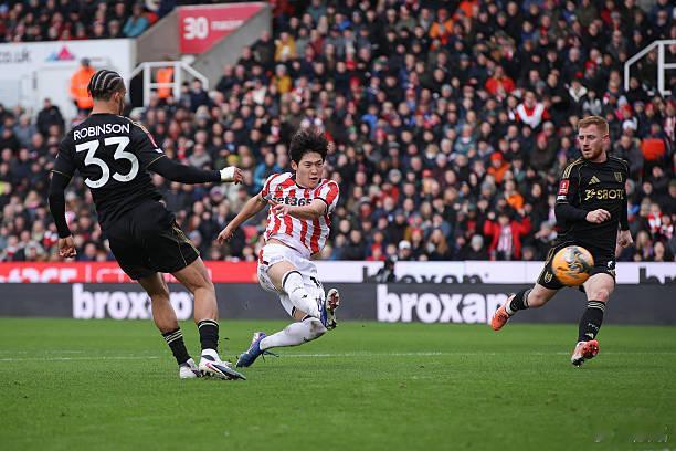 斯托克城1比2富勒姆 昨晚足总杯第4轮，英冠斯托克城1-2负于富勒姆，首先进球的