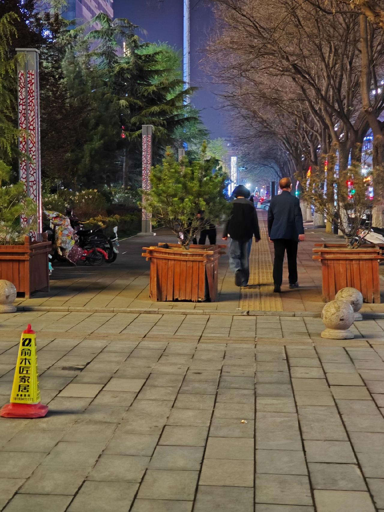 儿子是外科医生，博士学历，找了个对象却是个护士，中专学历，个子也不高。他们私下谈