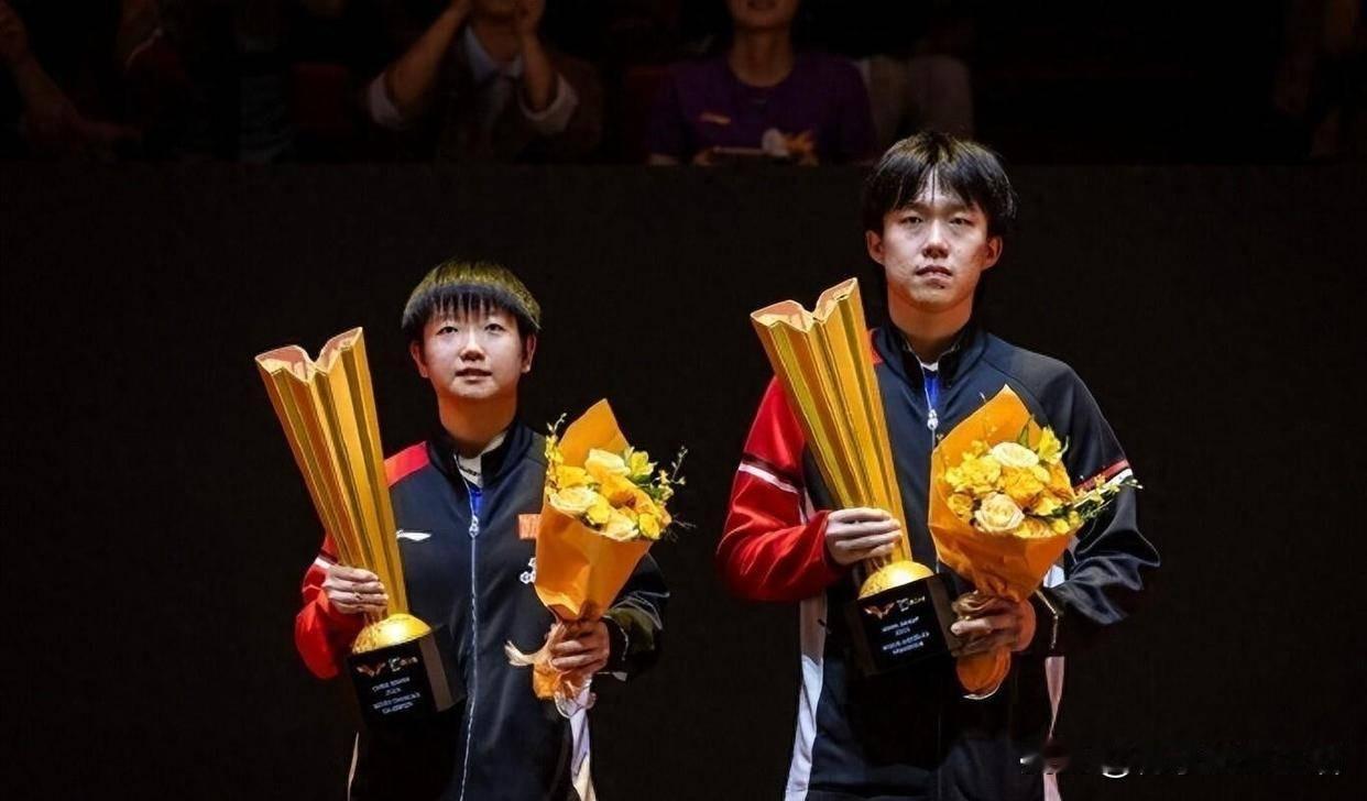 从少年到巅峰，从青涩到成熟，八年并肩，一路同行。
他会在她节奏乱时挺身而出，稳住