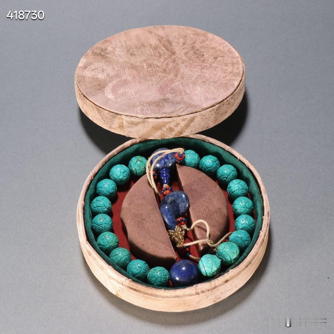 清 绿松石雕花纹十八子手持
规格：珠径1.3cm