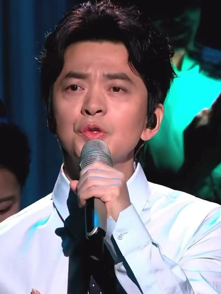 被李健的《人间共鸣》狠狠治愈，这嗓音，值得反复循环一万遍！李健开净化了
