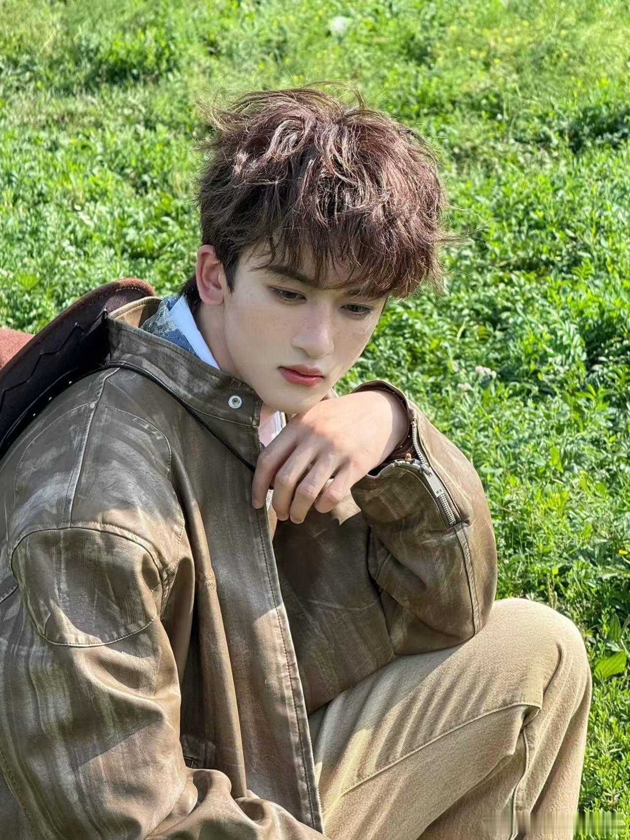 邓佳鑫周深能不能把合作当个事办 考古发现邓佳鑫真的提了好多次 是真的很向往周深老