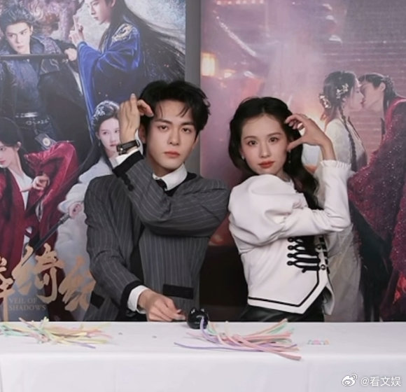 曾舜晞猴王比心曾舜晞谁教你这么比心的 谁被曾舜晞的猴王比心笑疯！活动现场比心名场