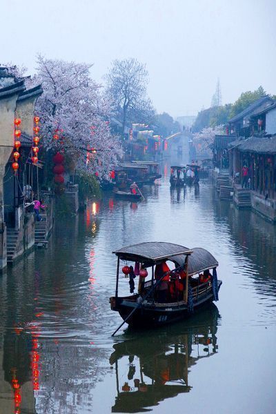 梦回西塘，谁把故事锁金秋，烟雨楼台情人惆。 ​ ​​​