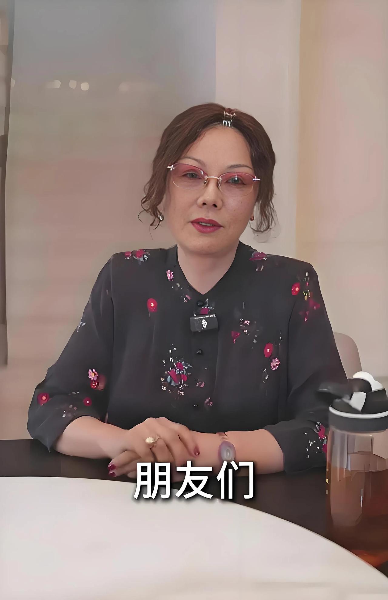 孟真说自己是上得了厅堂，下得了厨房，样样都行的女人，可惜杨议不知道珍惜。

杨议