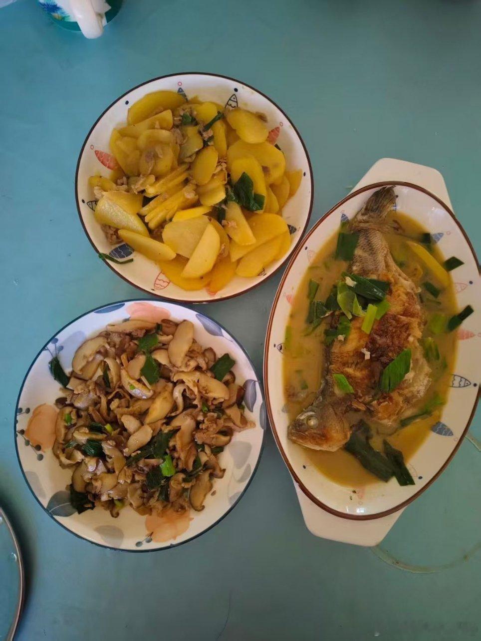 夜宵随便吃点，厨艺还差一点火候
