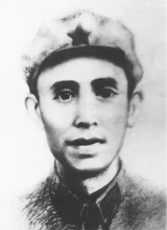 邓萍是红三军团参谋长兼五军军长。1934年，有一次他亲手绘制了一幅地图，军事顾问