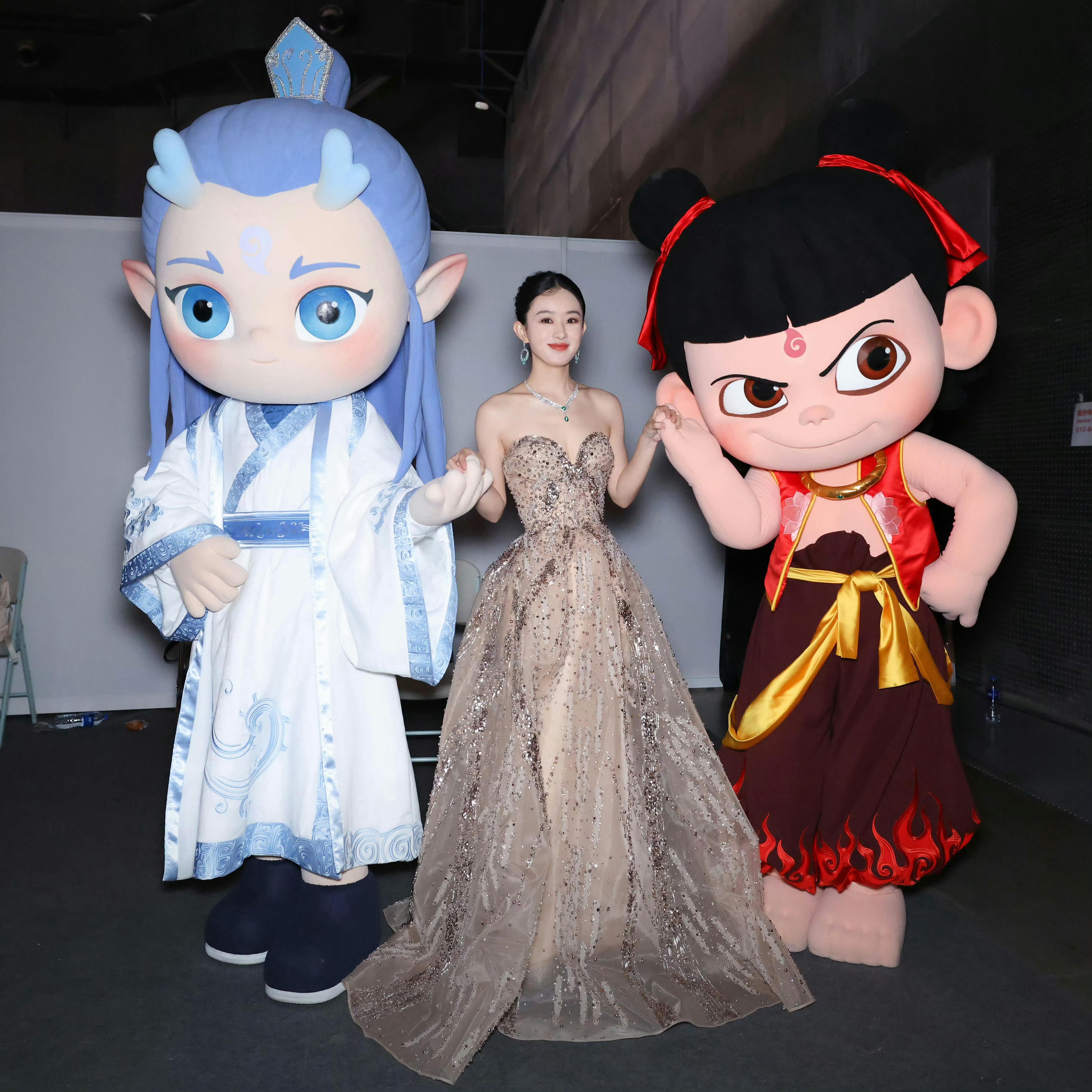 赵丽颖粉丝恭喜我姐爱豆登顶：原来赵丽颖也是哪吒的铁粉啊！太可爱了！ 