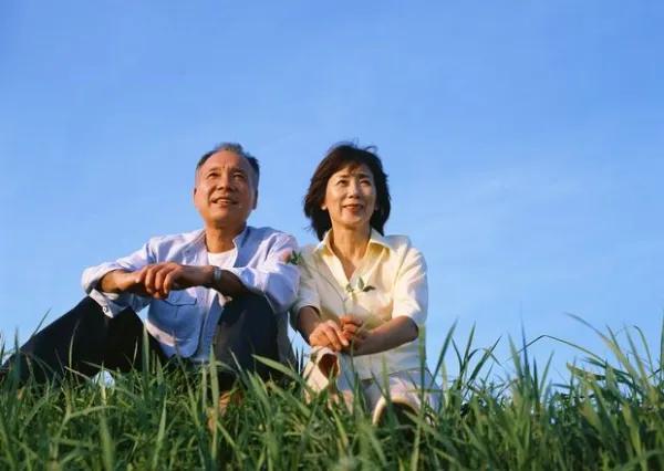 非常通透的一段话：
年龄越大越明白，健康的活着，
无病无灾，才是最大的幸福。
百