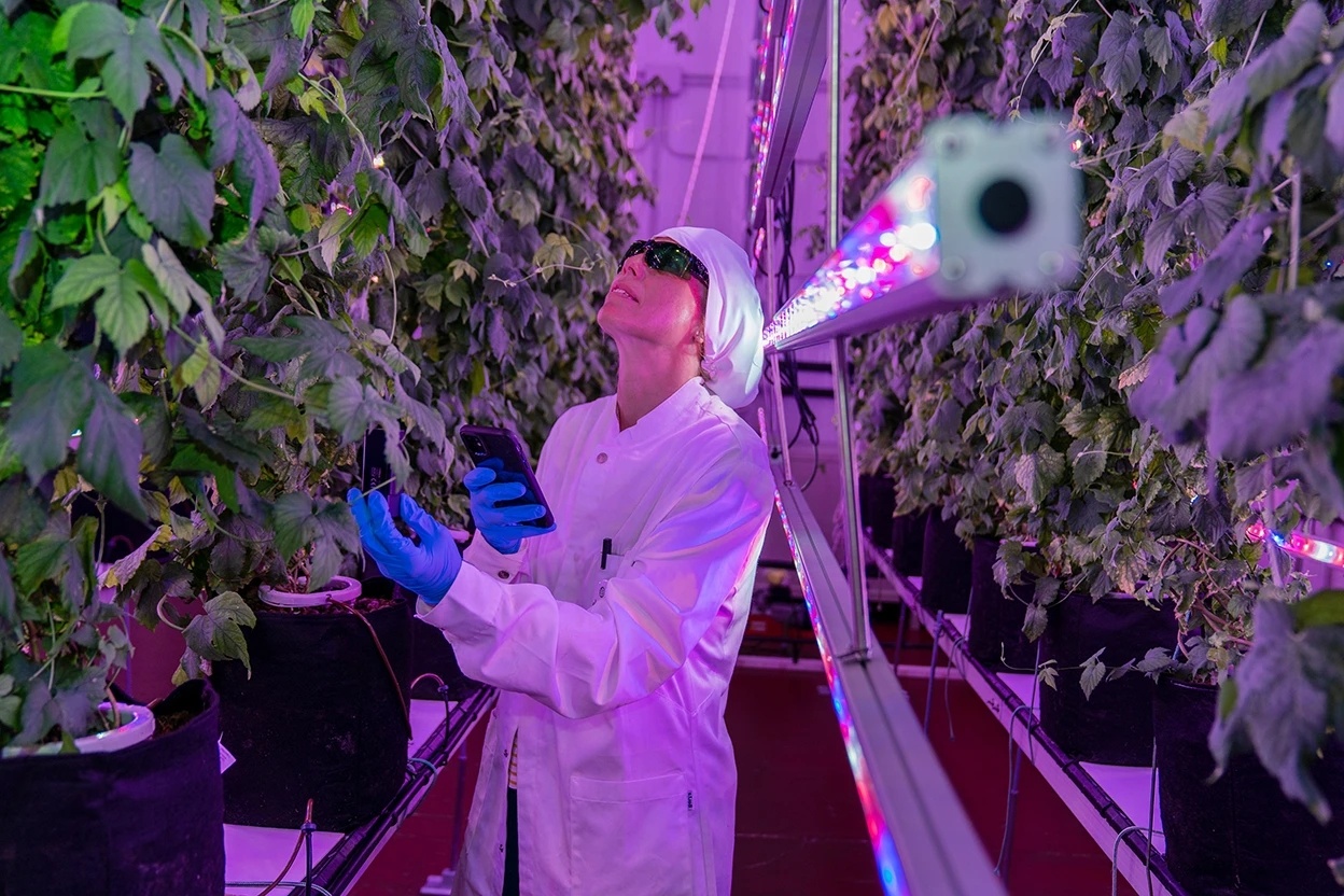 科学工作有一个好处，就是工作地点、内容常常很酷。经常有科学工作者分享工作照，很棒