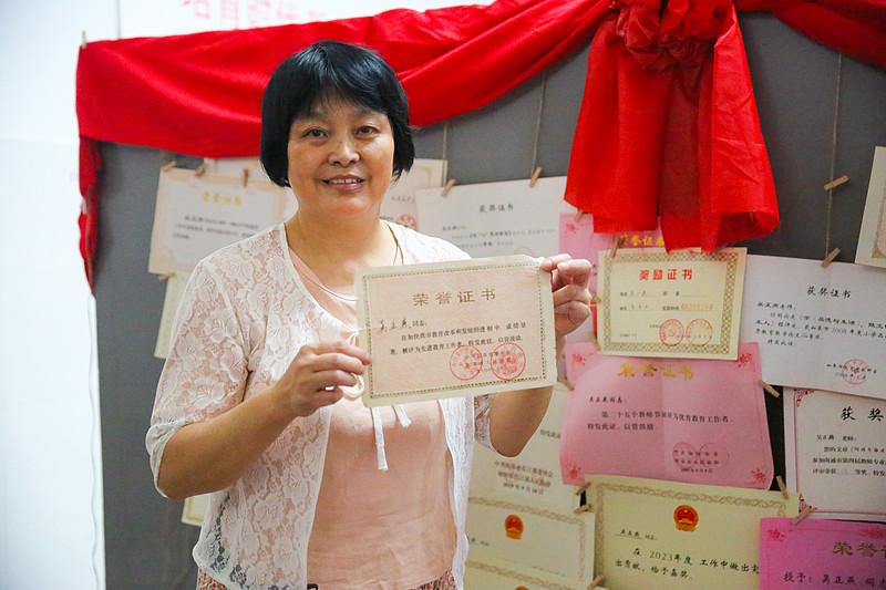 山东地区的教师退休金能过万吗？
在山东工作，想要拿到万元的退休金，确实属于少数，