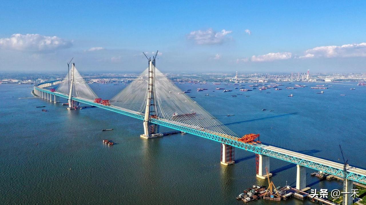 苏通第二过江通道正式开工，跨江出行要大变样！
 
苏通第二过江通道正式迎来开工，