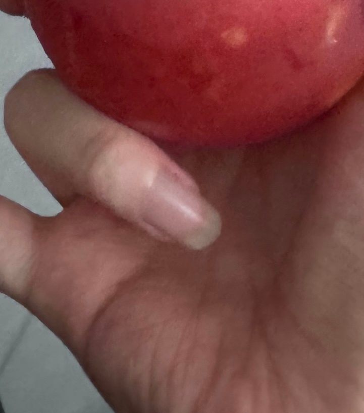 nhf出钱发cj整澄清关你这个指甲里黑泥都扣不干净还留长指甲的glm有啥关系 