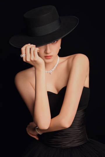 关晓彤时尚之夜复古女爵造型关晓彤allblack女爵 关晓彤时尚之夜复古女爵造型