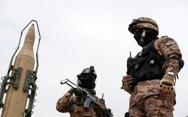 被美国重兵包围，哈梅内伊或已躲进地堡，伊朗发出全面战争警告，这次要和美以同归于尽