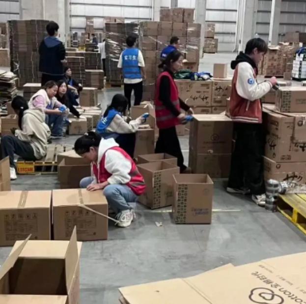 中央亮剑了，十五五规划直接把"遮羞布"扯了下来，5000万大学生，满大街的本科文