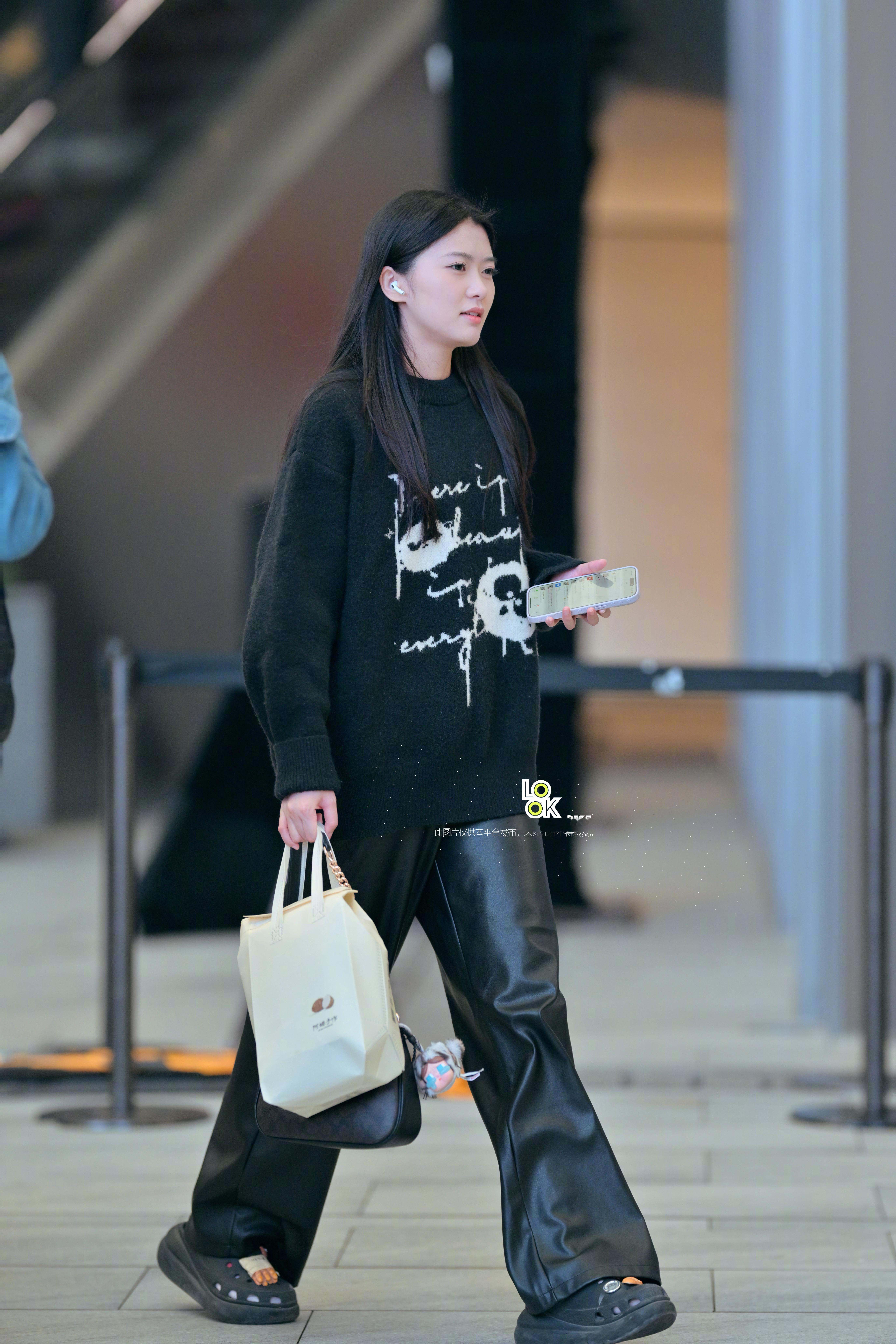 很有个性的小姐姐哈 